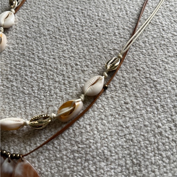 Shell Layered Statement Necklace - Picture 4 of 5